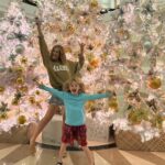 Jennifer Finnigan Instagram - Really nailed these Xmas tree shots…..until the next day when she was OVERRRR ITTTTT ➡️➡️ #aloha #melekalikimaka #holidayspirit #momyouresoembarrassing Four Seasons Resort O‘ahu at Ko Olina