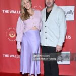 Jennifer Finnigan Instagram - Got dolled up to see the DELIGHTFUL ‘Love Actually’ Live show the other night. If you’re feeling like a little festive fun, a lot of talented singers, and a warm and fuzzy vibe, I highly recommend it 🤗 (Oh and scroll ➡️to see our awkward Christmas card pic 😳) #loveactually #loveactuallylive @ftrlive @officialchrismann ❤️💚❤️💚 Wallis Annenberg Center for the Performing Arts