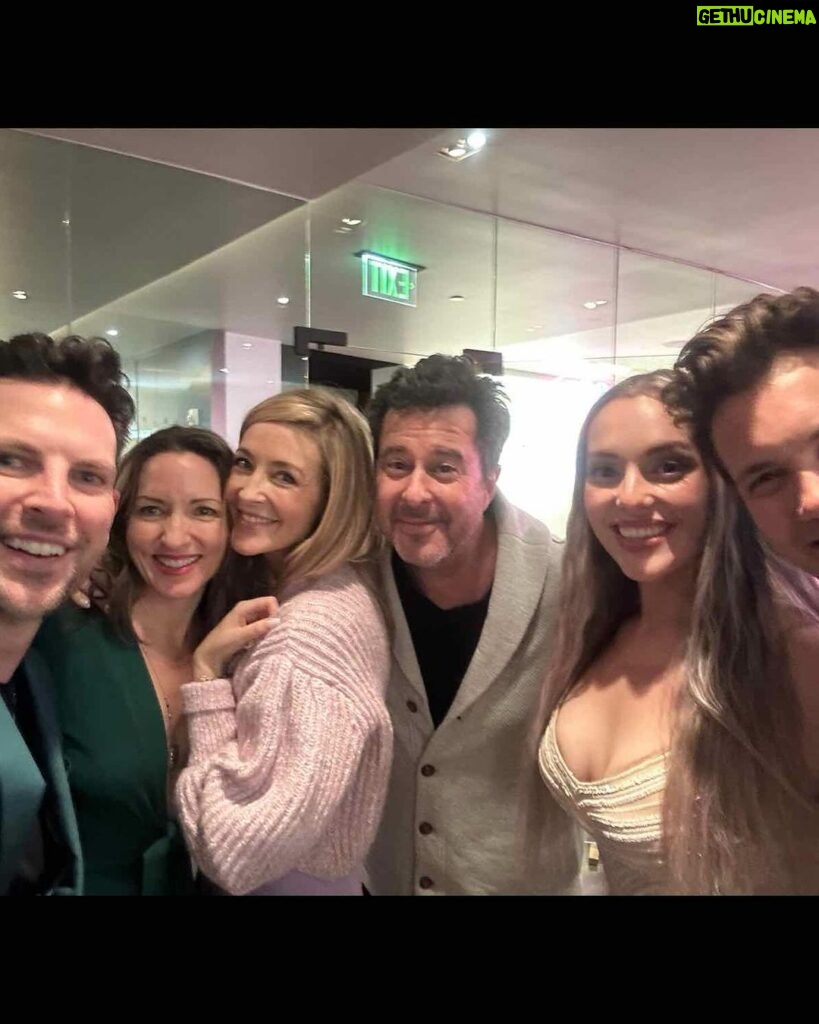 Jennifer Finnigan Instagram - Got dolled up to see the DELIGHTFUL ‘Love Actually’ Live show the other night. If you’re feeling like a little festive fun, a lot of talented singers, and a warm and fuzzy vibe, I highly recommend it 🤗 (Oh and scroll ➡️to see our awkward Christmas card pic 😳) #loveactually #loveactuallylive @ftrlive @officialchrismann ❤️💚❤️💚 Wallis Annenberg Center for the Performing Arts