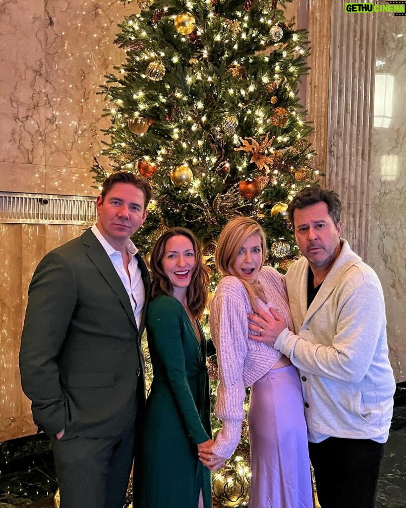 Jennifer Finnigan Instagram - Got dolled up to see the DELIGHTFUL ‘Love Actually’ Live show the other night. If you’re feeling like a little festive fun, a lot of talented singers, and a warm and fuzzy vibe, I highly recommend it 🤗 (Oh and scroll ➡️to see our awkward Christmas card pic 😳) #loveactually #loveactuallylive @ftrlive @officialchrismann ❤️💚❤️💚 Wallis Annenberg Center for the Performing Arts