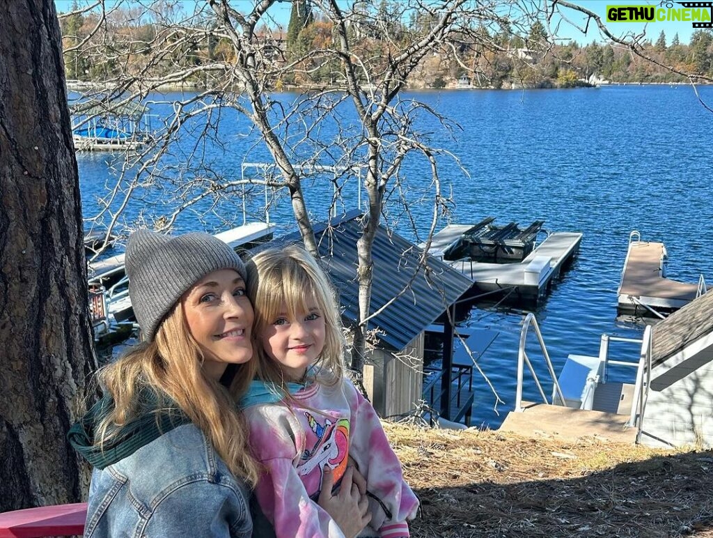 Jennifer Finnigan Instagram - Happy Thanksgiving to you and yours!!!!!! Sending lots of love and light out there!!!!! ❤️🦃❤️🦃 Lake Arrowhead, California