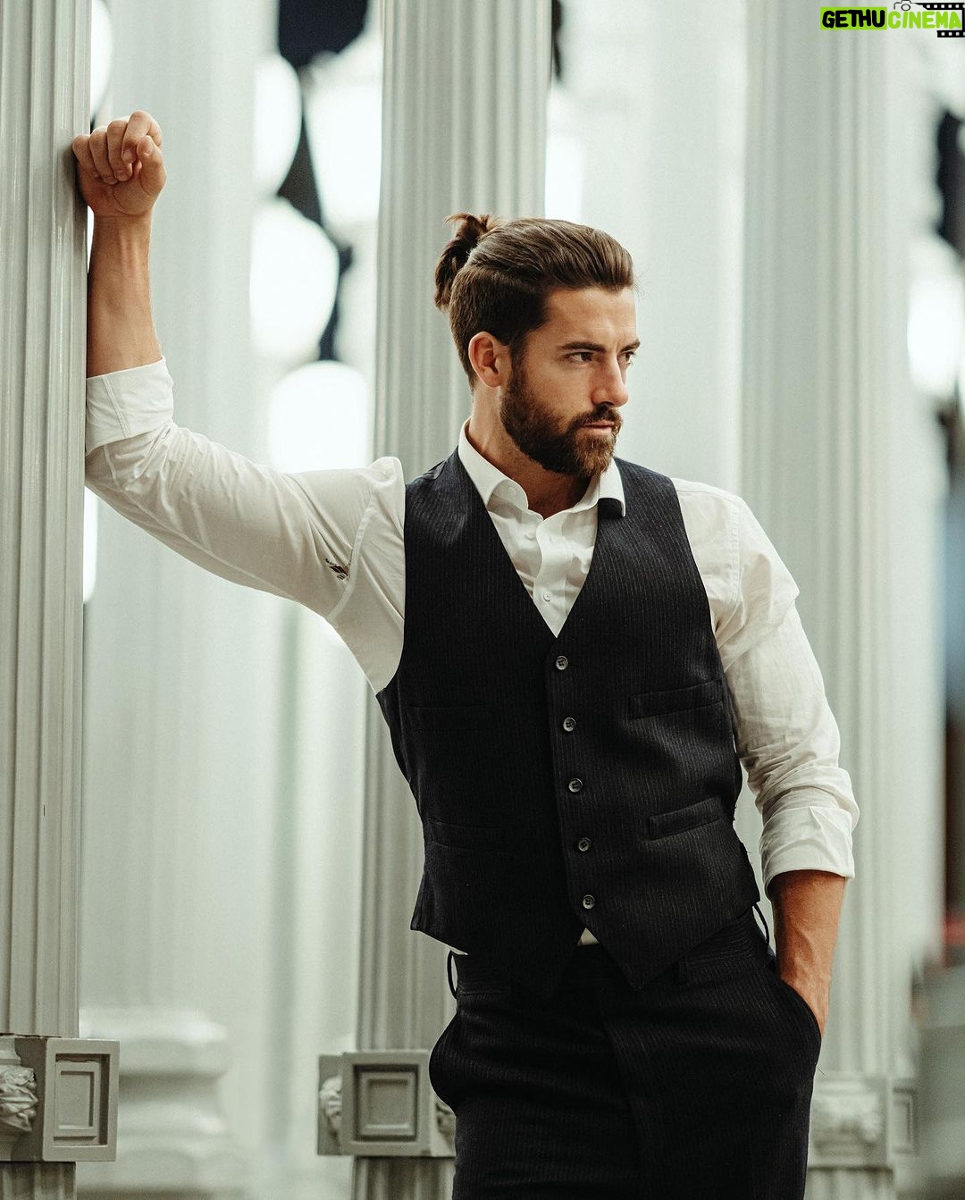Jennings Brower - 6.1K Likes - All Of The Lights💡✨
Fun Fact: Acting has been my dream since I was a little kid, but Modeling was my first line of paid work in the Entertainment Industry.📸
Thank you @benjamin_farren and @jacob.halter for working your magic and bringing this concept to life📷🤩
#model #modeling #actor