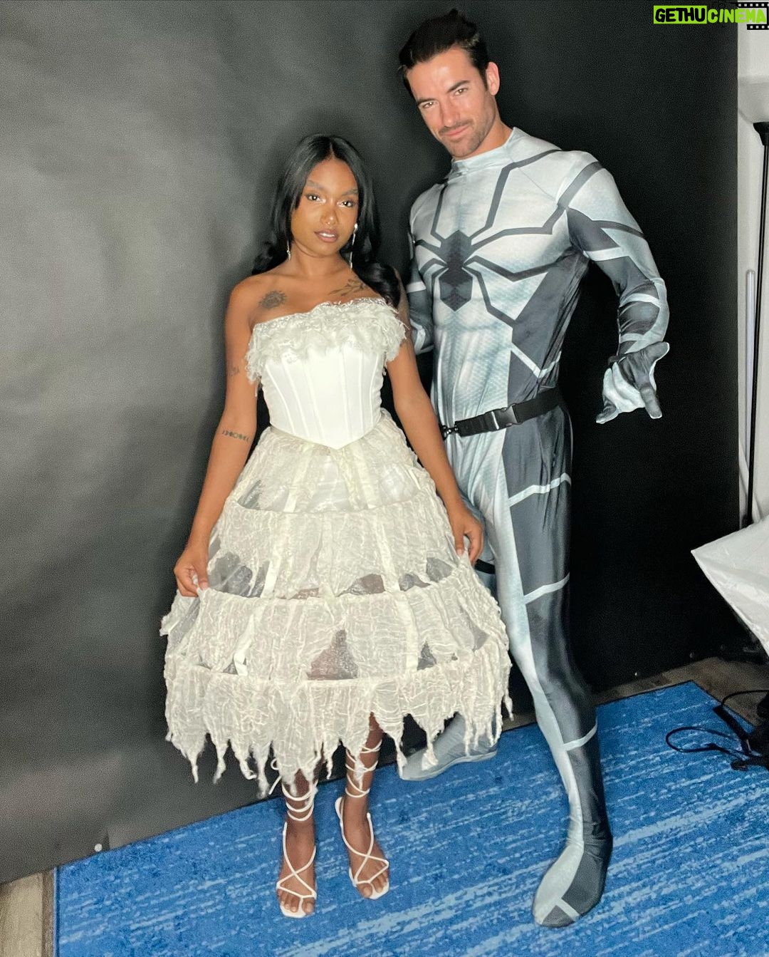 Jennings Brower - 2.4K Likes - Happy Halloween Party Day!🕷️🕸️ @tneelmohan #halloween