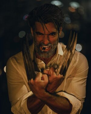 Jennings Brower Instagram - Wolverine & Logan. See you soon, NYCC!🌆🍎

📷: @samussphoto #wolverine #nycc #xmen #marvel #cosplay