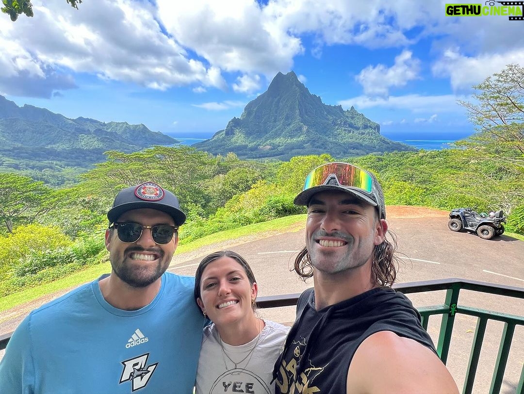 Jennings Brower - 2.7K Likes - Maruuru, Moorea❤️🏝️🎄