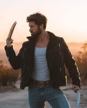 Jennings Brower Instagram - “Patience isn’t my Strongest Suit.” -Wolverine❌

Who wants to make a movie?👀🎥🎬

AMAZING shots of one of my favorite superheroes, #Wolverine , by my brother @samussphoto 📸

#marvel #deadpool3 #actor #cosplay #wolverinecosplay #xmen