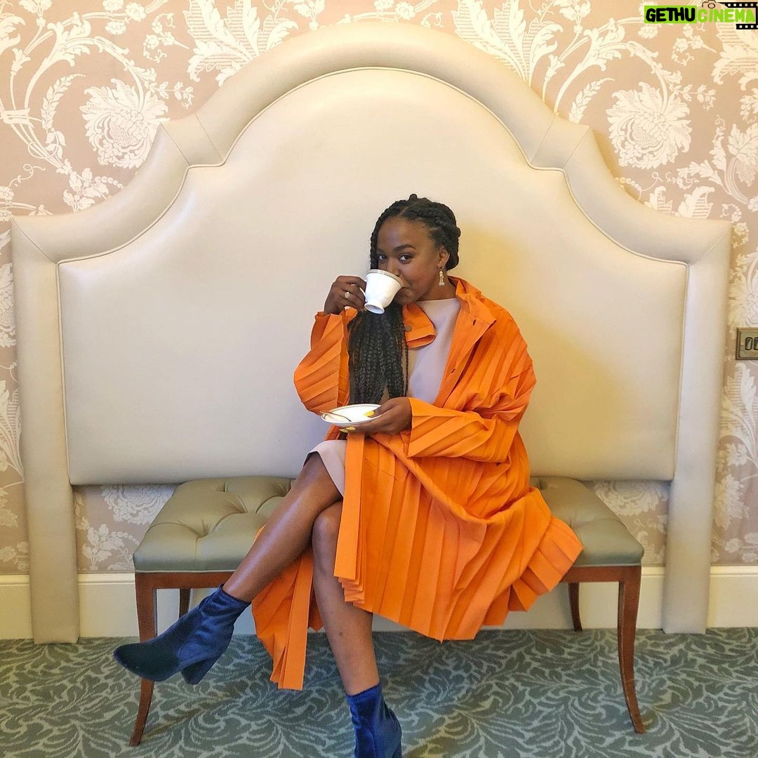 Jerrika Hinton Instagram - Put on a box of crayons and went to London to talk #HuntersTV London, Unιted Kingdom