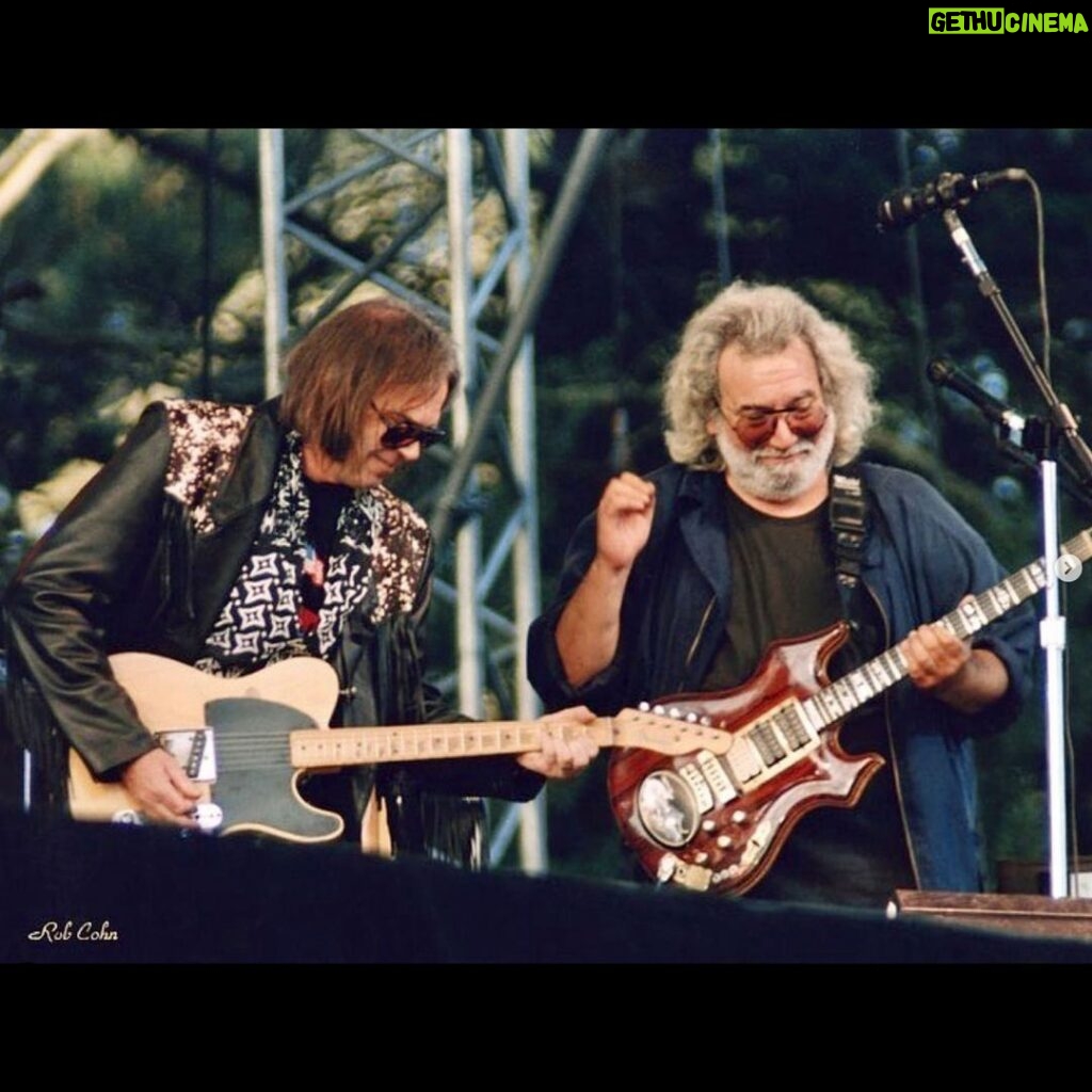 Jerry Garcia Instagram - Today, 32 years ago, Neil Young performed “Forever Young” with the @gratefuldead at the “Laughter, Love, and Music” memorial for Bill Graham at Golden Gate Park. John Popper and John Fogerty also made guest appearances during the set. Were you one of the 300,000+ there? 📷: @robbicohnphotography