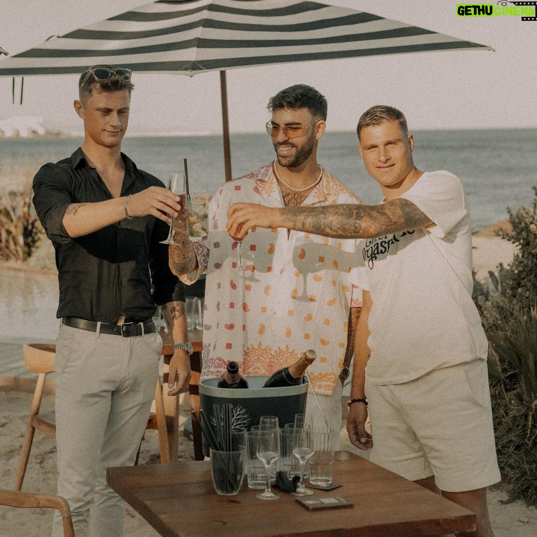 Jesรบs Palacios Instagram - Nido opening โ23 ๐ฅโ๏ธ What a great day , another one for the books ! Thanks @guygerber for your energy ๐๐ฉต Swipe to the end to see the whole @grupomoshmarbella TEAM having fun ! ๐. #nidoestepona #grupomosh #marbella #marbellalifestyle #marbslife #catchmeifyoucan Nido Estepona