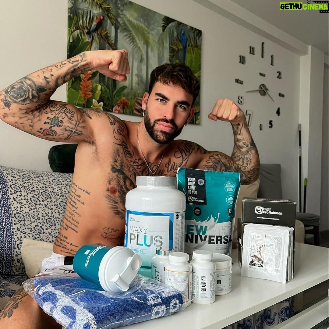 Jesús Palacios Instagram - SORTEO CERRADO ‼️ 🚨🔒 Ya es NAVIDAD !! 🎄 . Y para celebrarlo, les traigo un SÚPER SORTEO de la mano de @highpronutrition 🎁 Un pack de suplementos deportivos valorado en + de 300€ y puede ser para alguno de vosotros! Para ello sólo tienen que : 1- Dar like a este post 2- Seguir a @highpronutrition 3- Seguirme a mi @jesuspalacios92 4- Mencionar a un amig@!! 👀 ( solo a uno ) Pueden participar cuantas veces quieran. Para más posibilidades también pueden compartirlo en stories!! 🔝💥 . El sorteo estará activo 8 Días ( hasta el día 22 ) 🎅🎄🎁 . Ese día, diremos quien ha sido el o la afortunad@ en mi perfil después de comprobar que cumple todos los requisitos!! GRACIAS & MUCHÍSIMA SUERTE A TOD@S!!!! LOTE HIGHPRO 💪🏼🙋🏻♂️ Waxy plus Proteinas Whey Multi vitaminas en cápsulas BCAA en cápsulas Pre entreno 15x Monodosis de recuperación Caja de pre entreno ( en gelatina ) 2x cajas de barritas de proteínas Toalla + Shaker