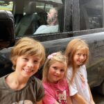 Jessica-Jane Stafford Instagram - We got suspicious when daddy went to ‘bring the car closer’ and never returned 🤣😴