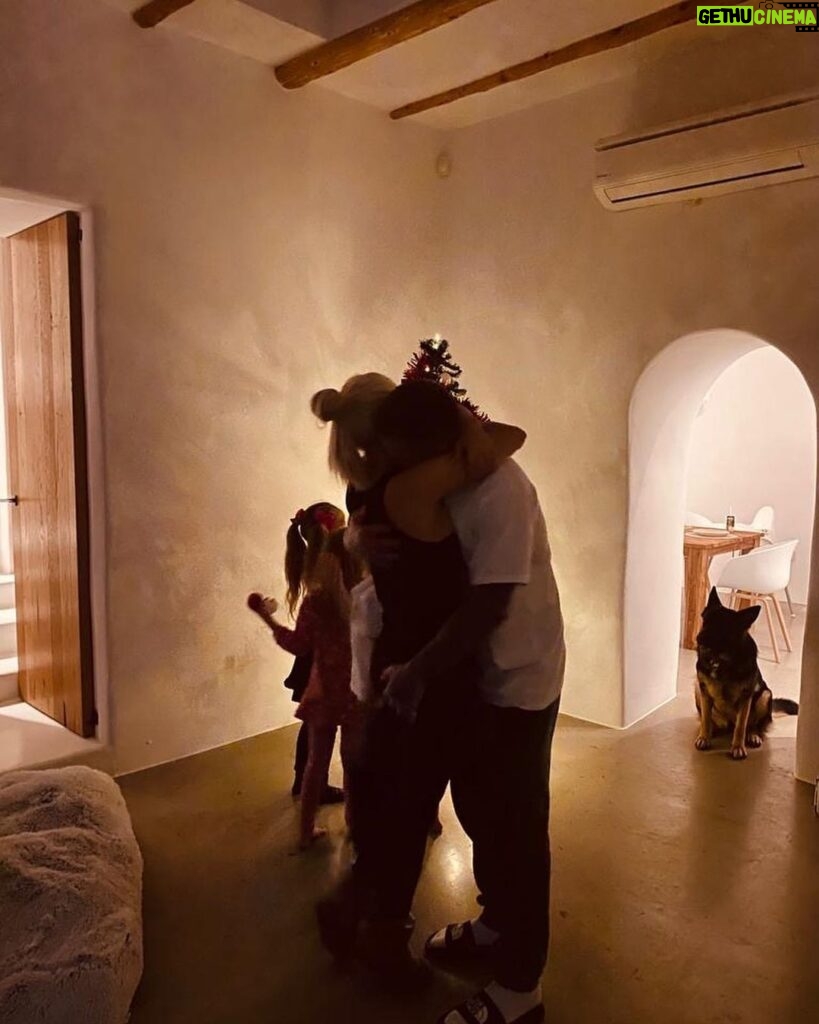 Jessica-Jane Stafford Instagram - My crazy, beautiful family ♥ living, loving life in Ibiza 🌴 Just trying to cherish every moment because I know...sooner than later, them being kids and us being that altogether family unit will have gone forever 🥲 Swipe ⏩ #photodump #takeitwhileyoucan #gratitude