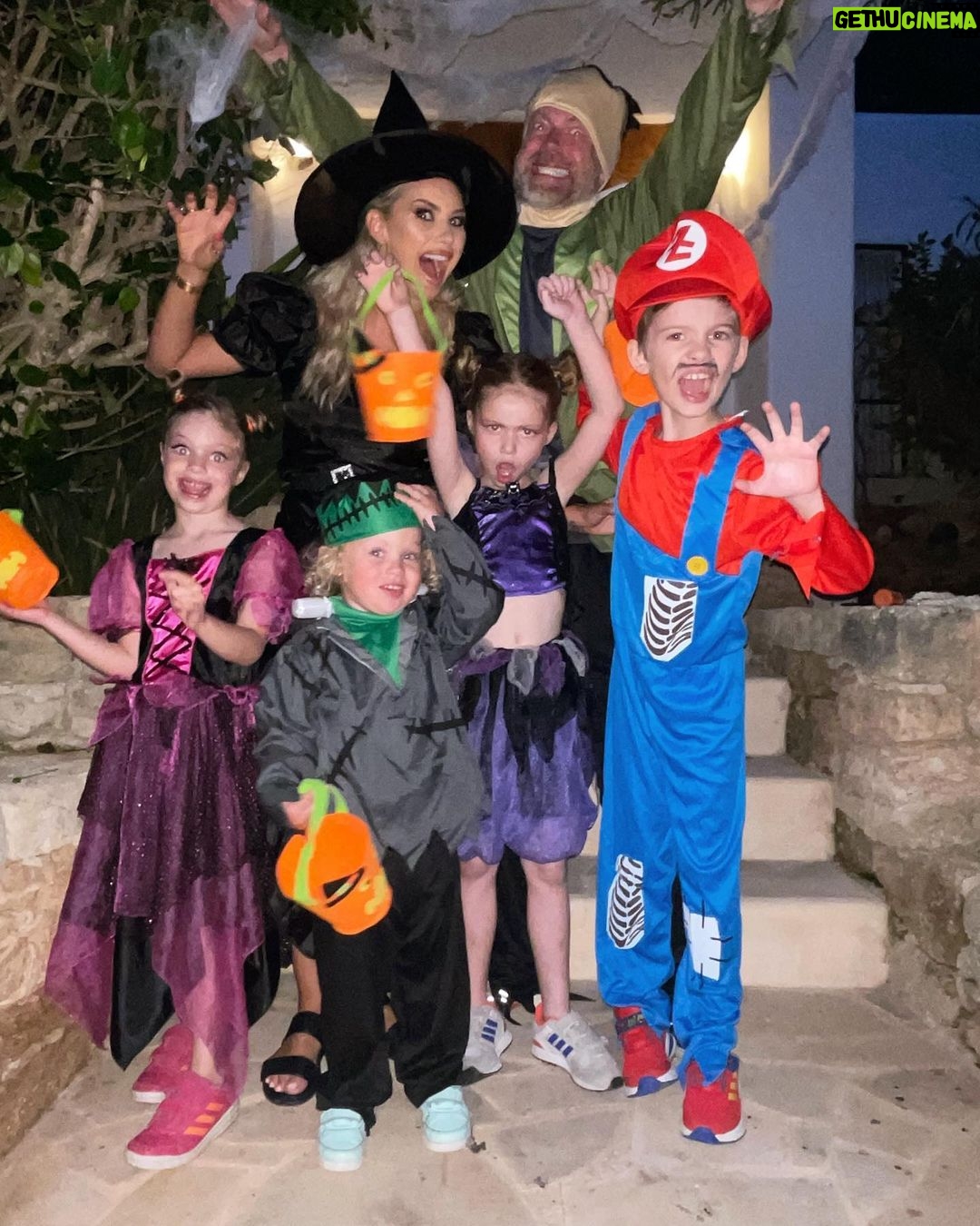 Jessica-Jane Stafford Instagram - Happy Halloween from The Staffords..!! 🎃👻💀