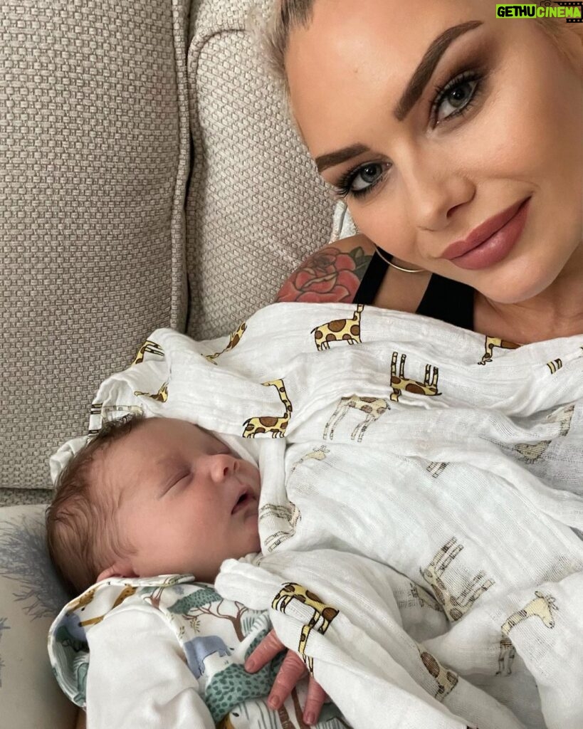 Jessica-Jane Stafford Instagram - Got cuddles from this little man today. Utterly gorgeous, perfect, calm and cuddly Sebastian. Aunty Jess loves you so much already, can’t wait to watch you grow and be the one that you come to when you want dropping off/collecting from nightclubs when you’re older 😂🕺 Love you and your mummy @laura_f_austin to the moon and back 💙💙💙💙💙💙