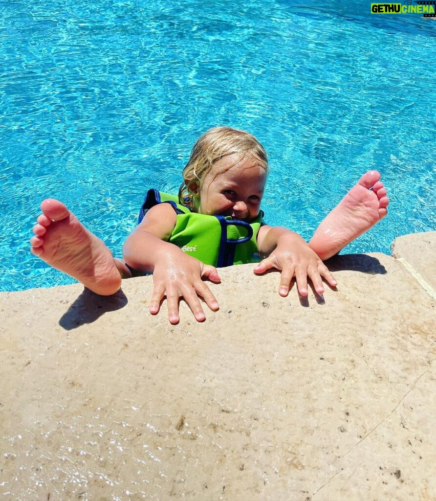 Jessica-Jane Stafford Instagram - Sunday by the pool 🇵🇹
