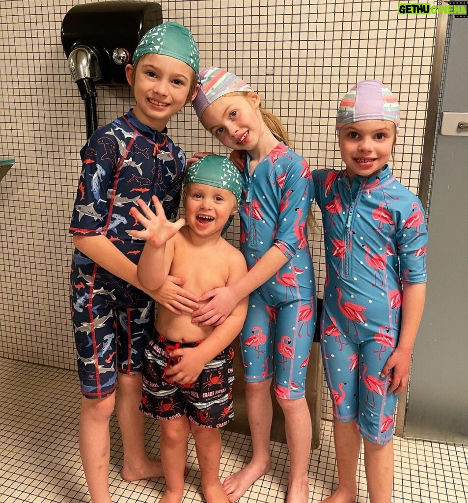 Jessica-Jane Stafford Instagram - Getting 4 kids ready for swimming 😵‍💫