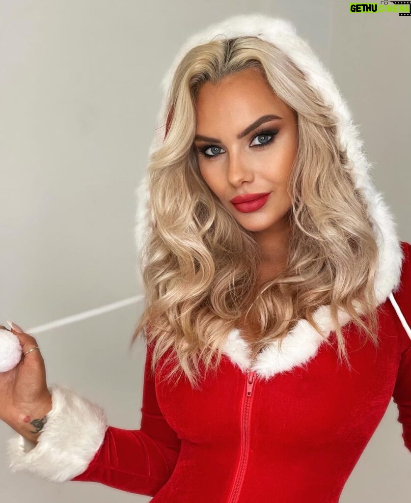 Jessica-Jane Stafford Instagram - Love me a little @annsummers at Christmas time 🥰😉 #StyledWithAS