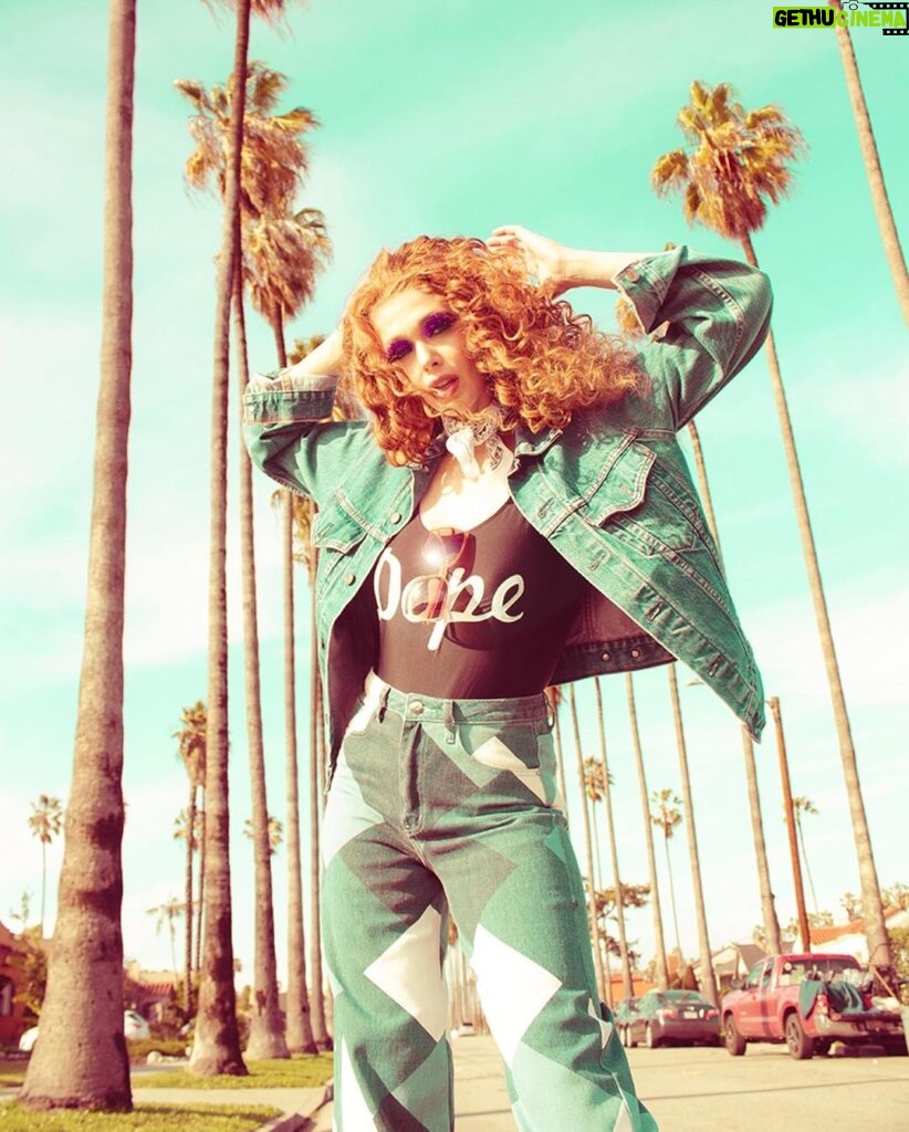 Jessica Cook Instagram - D.A.N.K. Los Angeles Summa Vibes Created by: @raquelhoque Model: @jessicamcook
