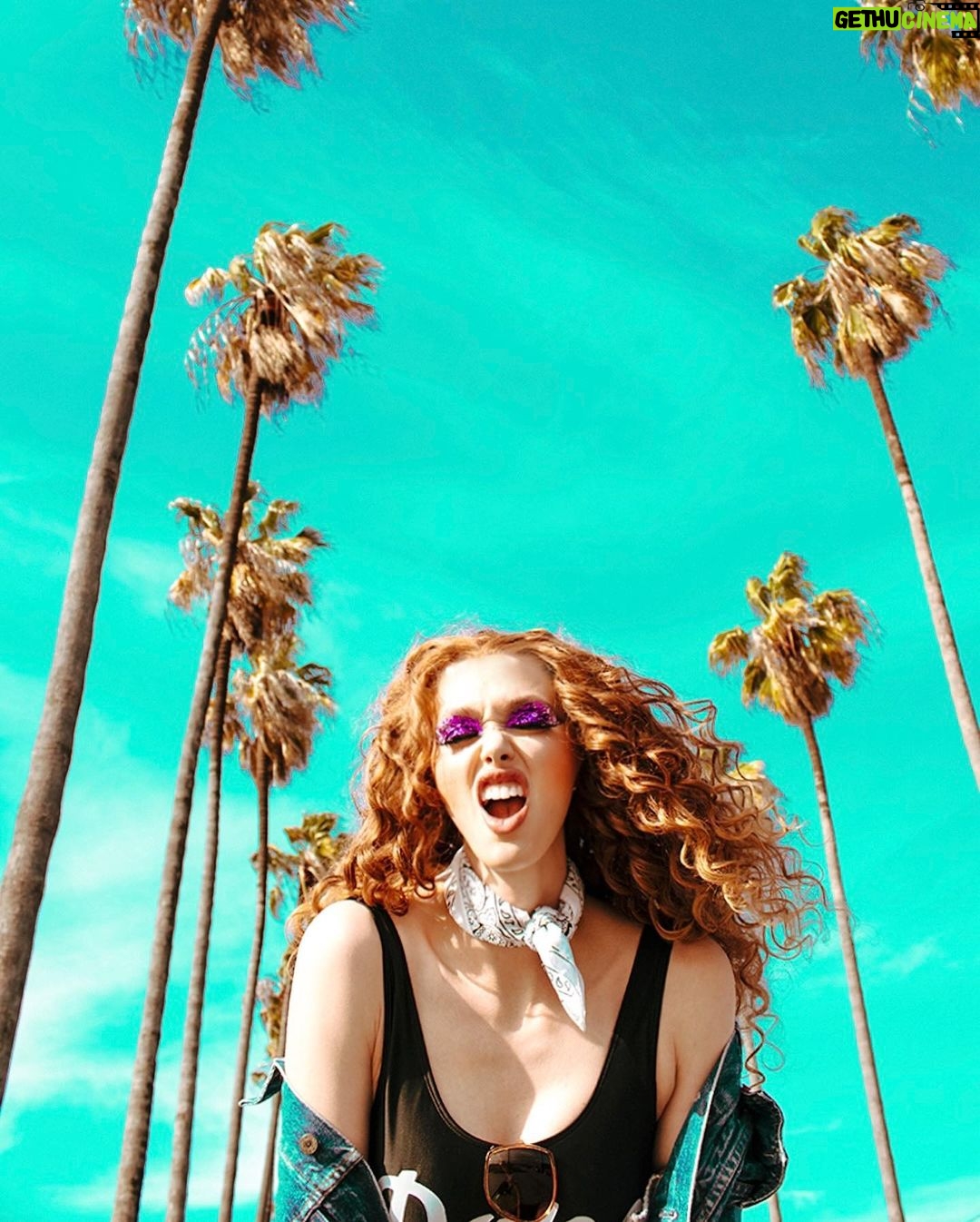 Jessica Cook Instagram - D.A.N.K. Los Angeles Summa Vibes Created by: @raquelhoque Model: @jessicamcook