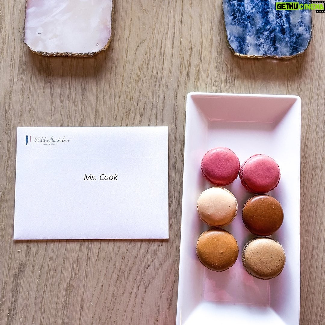 Jessica Cook Instagram - There’s no better way to recharge than dozing off to the sounds of waves and relaxation next to a fire with an ocean view while eating macaroons. ✨ Definitely going to do it again. @malibubeachinn #malibubeachinn #carbonbeach #carbonbeachclub Malibu Beach Inn