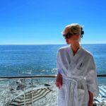 Jessica Cook Instagram - There’s no better way to recharge than dozing off to the sounds of waves and relaxation next to a fire with an ocean view while eating macaroons. ✨ Definitely going to do it again. @malibubeachinn #malibubeachinn #carbonbeach #carbonbeachclub Malibu Beach Inn