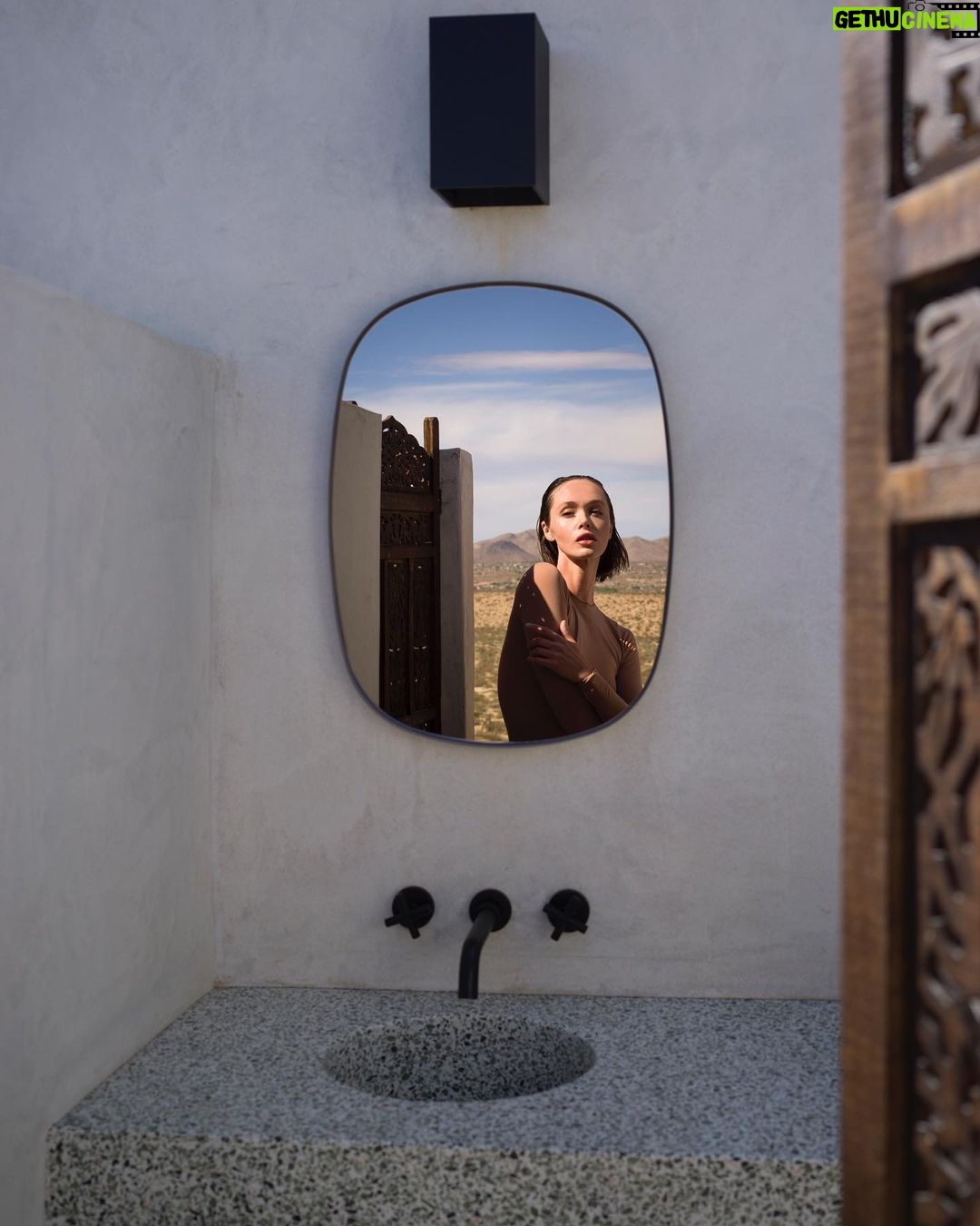 Jessica Cook Instagram - Joshua Tree is the place to be. 📸: @chrissingerme