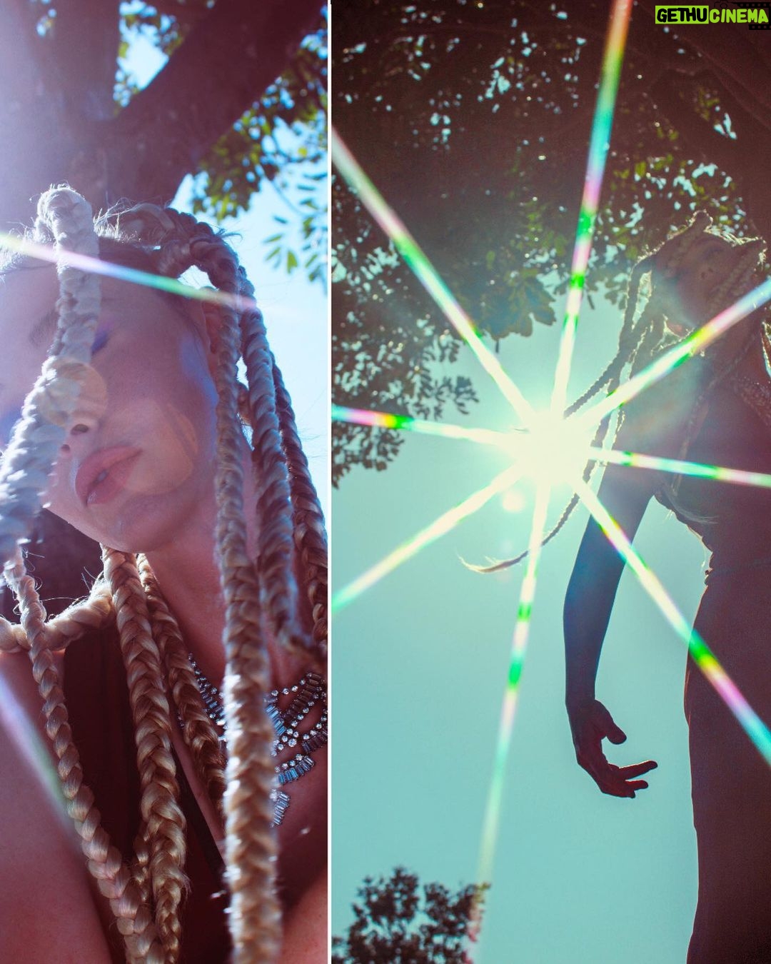 Jessica Cook Instagram - D.A.N.K “Earth, Wind & Fire” Created by: @raquelhoque Model: @jessicamcook Assist: @go_for_neens @dankmagazinecollective Los Angeles, California