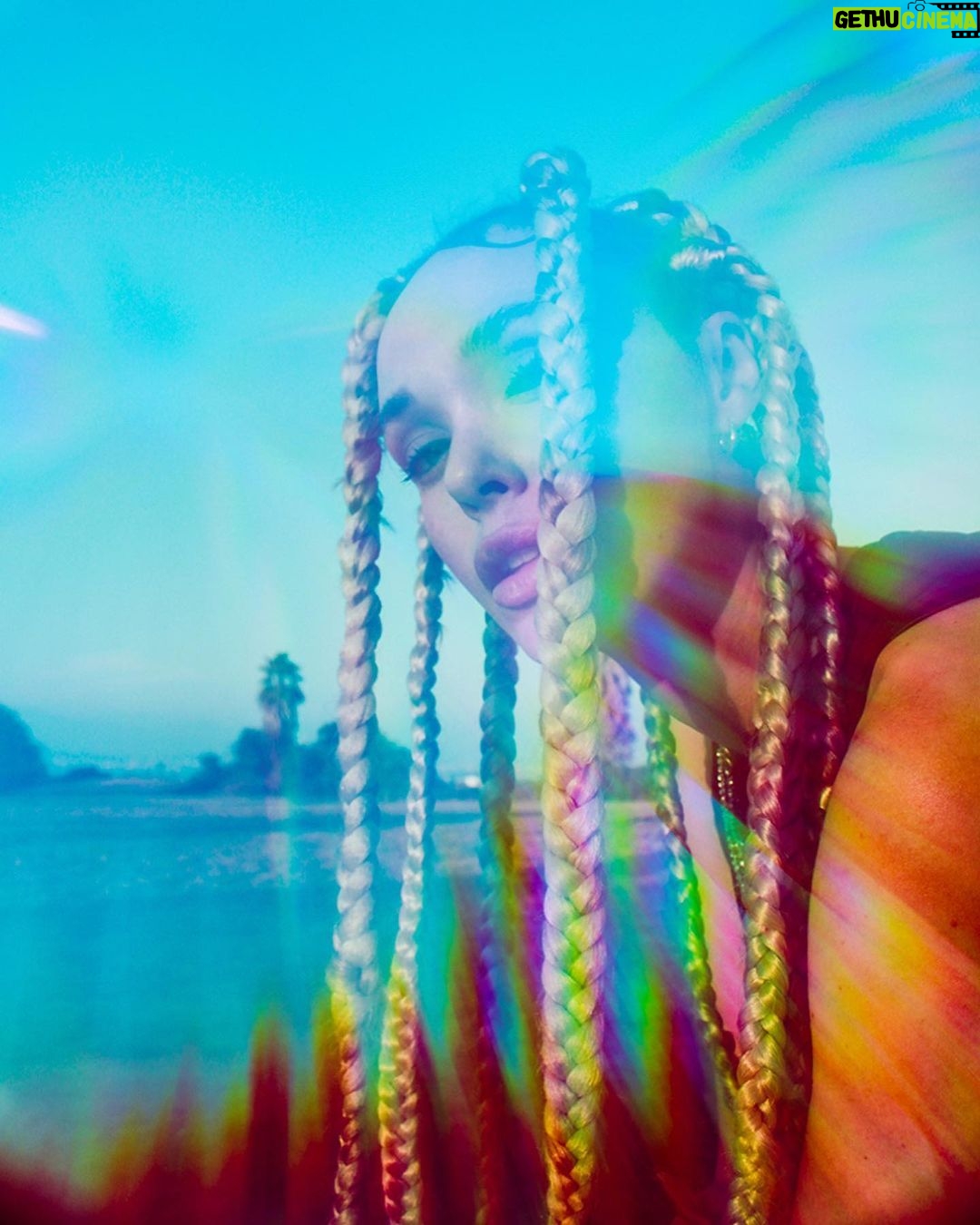 Jessica Cook Instagram - D.A.N.K “Earth, Wind & Fire” Created by: @raquelhoque Model: @jessicamcook Assist: @go_for_neens @dankmagazinecollective Los Angeles, California
