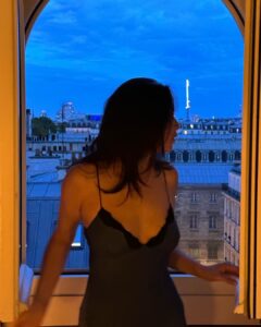 Jessica Gomes Instagram - au clair de la lune 🌙 Paris, France