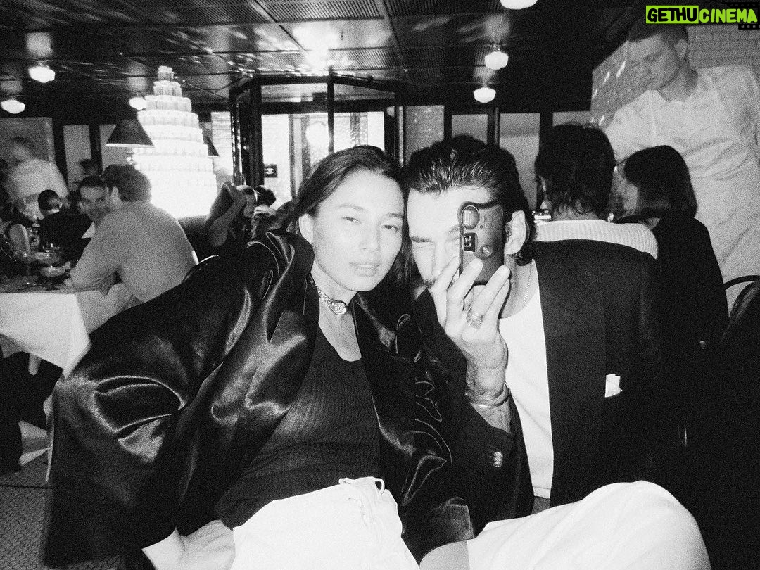 Jessica Gomes Instagram - #CocoMademoiselle #CHANELFragrance Felix Bistro and Bar