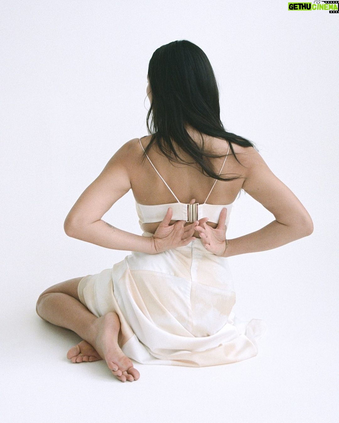 Jessica Gomes Instagram - new work with @sly__morikawa @charlotte__agnew @kyye @nishavanberkelmakeup for @cueclothingco @russhmagazine #cueclothing 🕊️