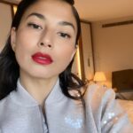Jessica Gomes Instagram - @burberry