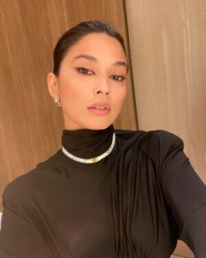 Jessica Gomes Instagram - @cartier