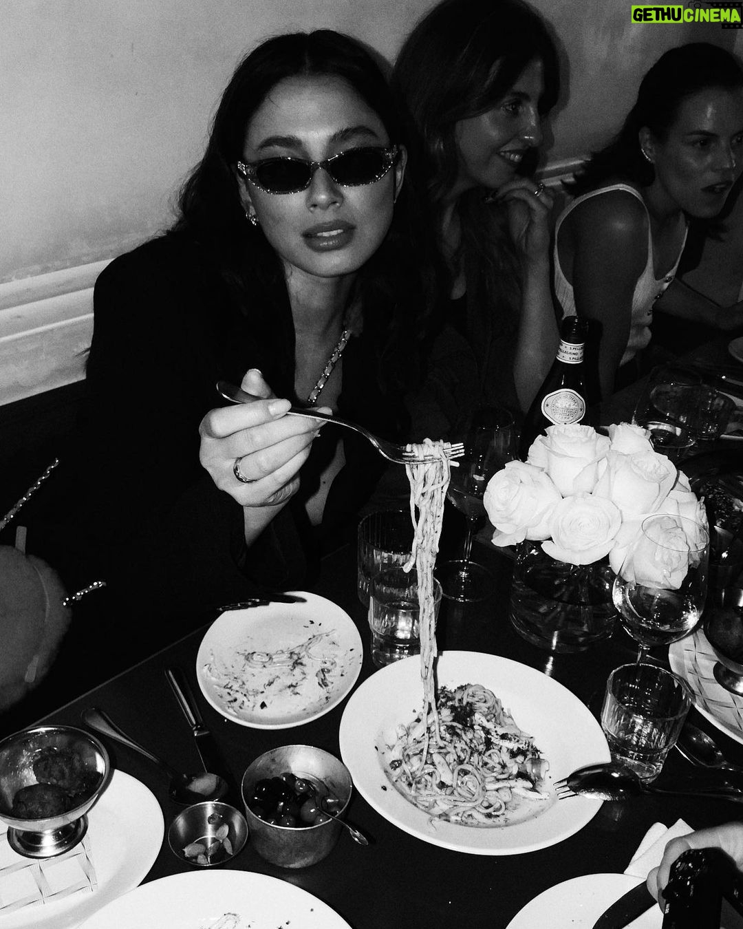 Jessica Gomes Instagram - #chaneleyewear @chanelofficial