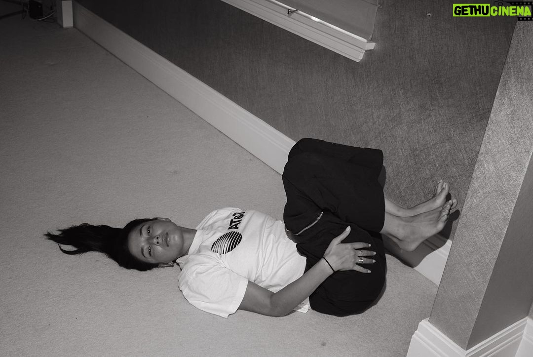 Jessica Gomes Instagram - 917 og at@t for lyfe nyc Qantas International First Class Lounge