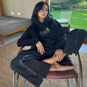 Jessica Gomes Instagram - Big Love to @homie.com.au in Melbourne. Loving these hoodies that make a real difference.
#hoodies4homelessness
1 in 4 people experiencing homelessness in Australia are between 12-24. Help HoMie break the cycle by grabbing one of their hoodies and wearing it on Youth Homelessness Matters Day April 19.
🫶