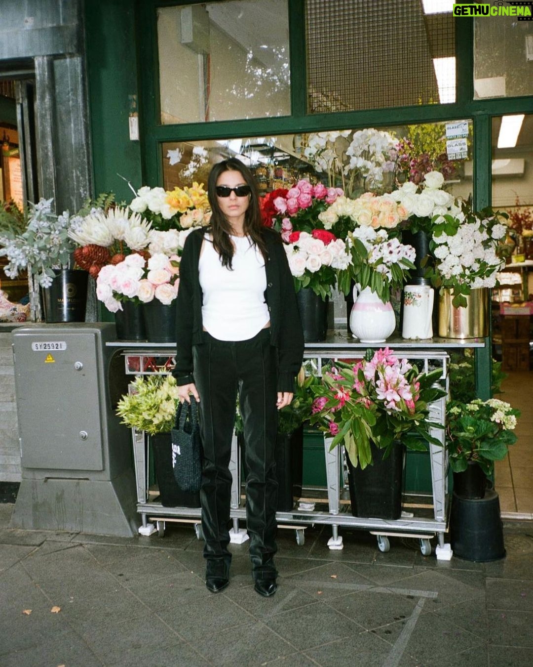 Jessica Gomes Instagram - film by @daniellarech queen st 💐
