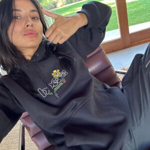 Jessica Gomes Instagram - Big Love to @homie.com.au in Melbourne. Loving these hoodies that make a real difference.
#hoodies4homelessness
1 in 4 people experiencing homelessness in Australia are between 12-24. Help HoMie break the cycle by grabbing one of their hoodies and wearing it on Youth Homelessness Matters Day April 19.
🫶