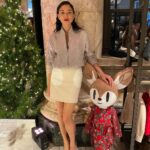 Jessica Gomes Instagram - @burberry
