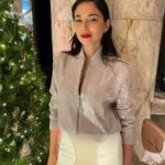 Jessica Gomes Instagram - @burberry
