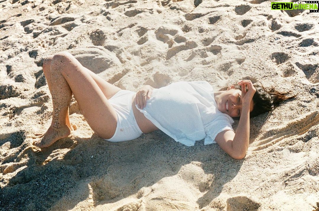 Jessica Gomes Instagram - The most perfect white tee on our most perfect Australian coastline. @bassike 🌊 @sam_m_armstrong you are the bees knees. Tamarama Beach