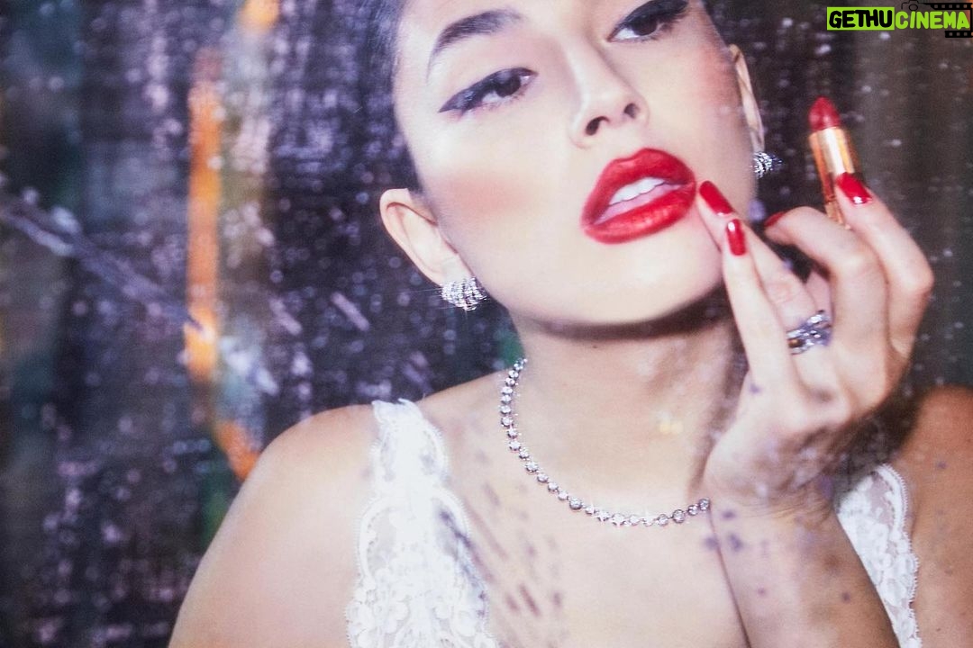 Jessica Gomes Instagram - New @jessica_mccormack Carmela Shot in London by @ellenvonunwerth @beasweetbeauty @1malcolmedwards @stylistmikeadler @amistreets @cheynetd Thank you dream team❤️🔥 London, United Kingdom