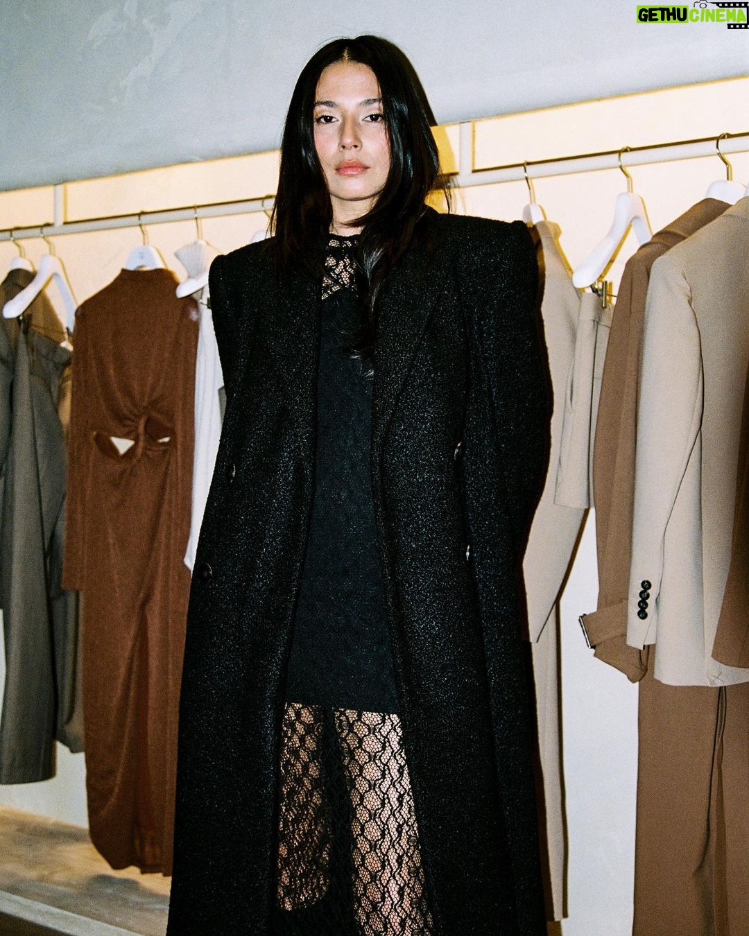 Jessica Gomes Instagram - ❤️🔥goth moment ❤️🔥@camillaandmarc❤️🔥