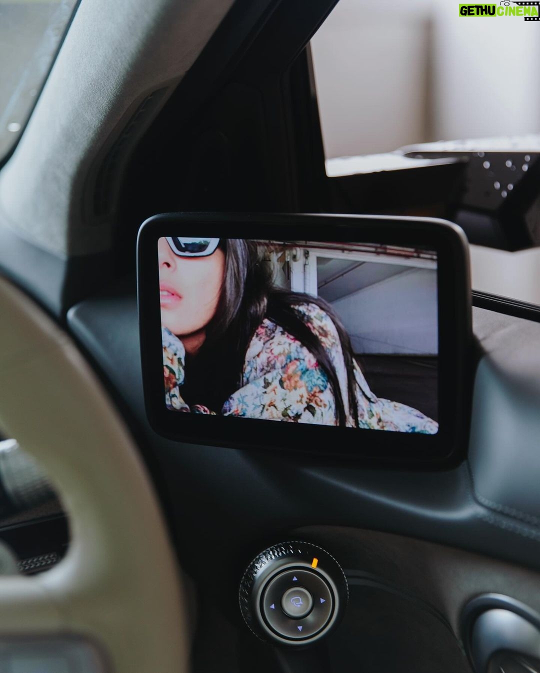 Jessica Gomes Instagram - smile for the camera @genesis_australia one of the most luxuriest stylish smooth cars ive ever driven best selfie cam in the business #mygenesis