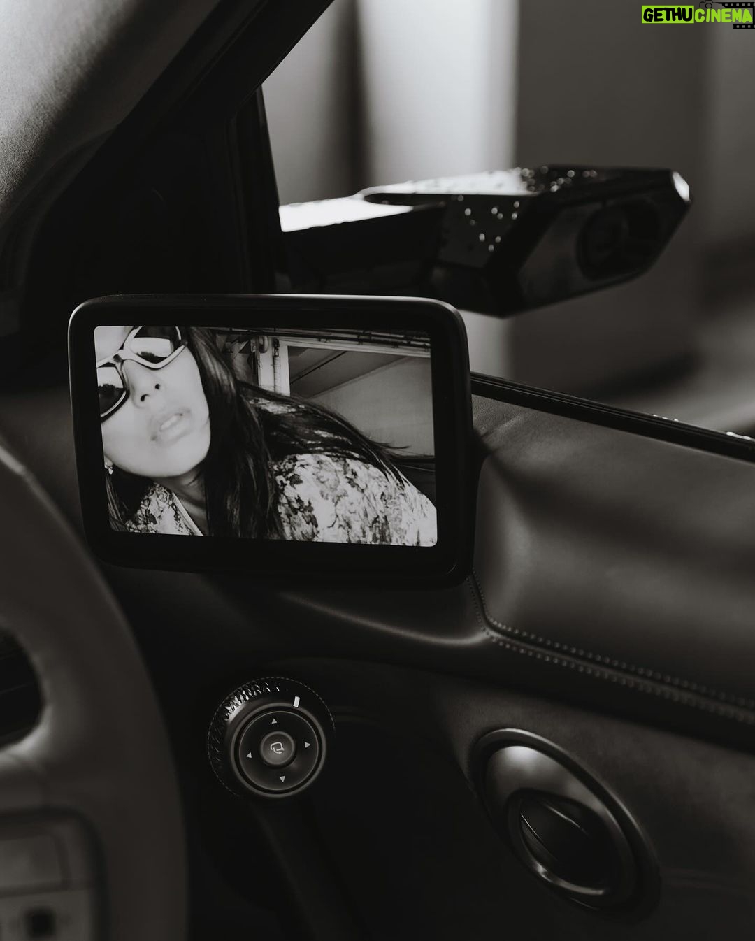 Jessica Gomes Instagram - smile for the camera @genesis_australia one of the most luxuriest stylish smooth cars ive ever driven best selfie cam in the business #mygenesis