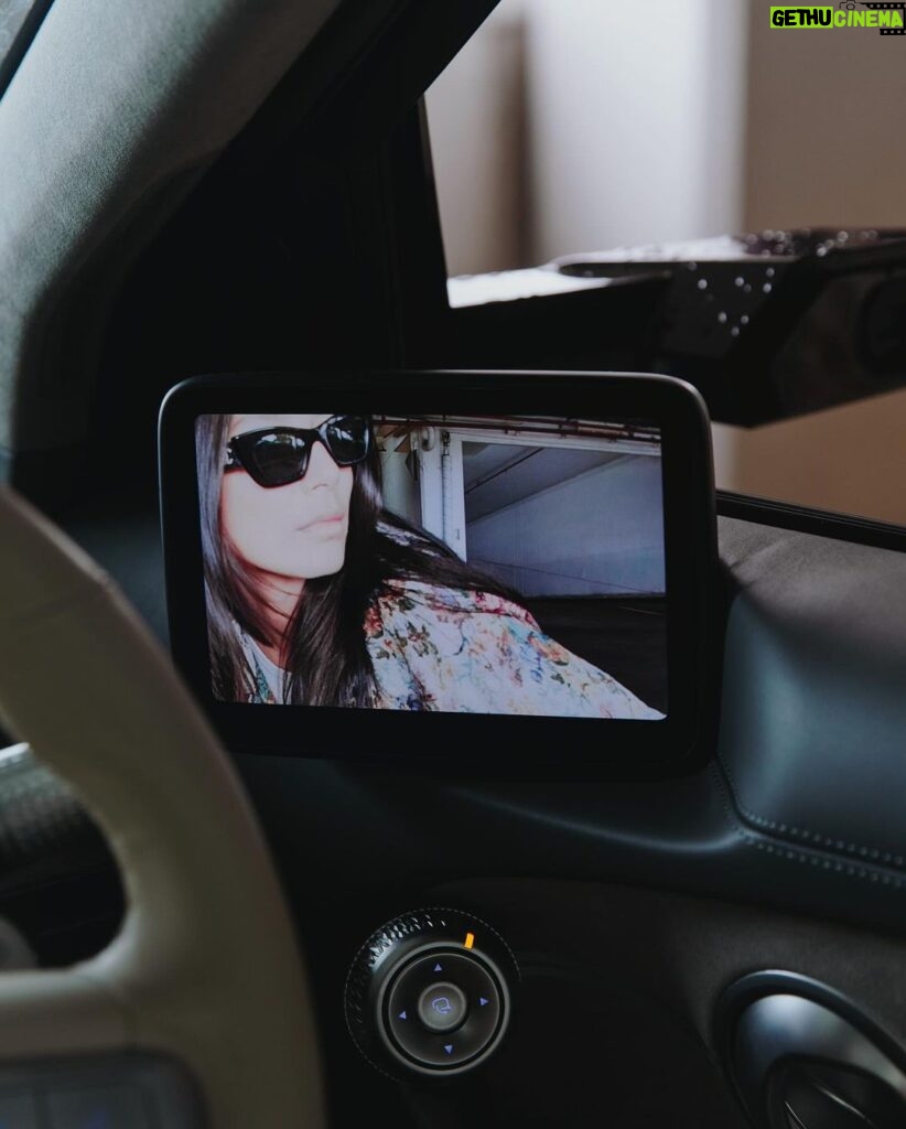 Jessica Gomes Instagram - smile for the camera @genesis_australia one of the most luxuriest stylish smooth cars ive ever driven best selfie cam in the business #mygenesis