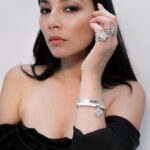 Jessica Gomes Instagram - “Amore, Love in Verona @roberto_coin #RobertoCoin #ad” @peterdhayes @lindajefferyesmakeup @_roryrice_ @andreasabellana 💎