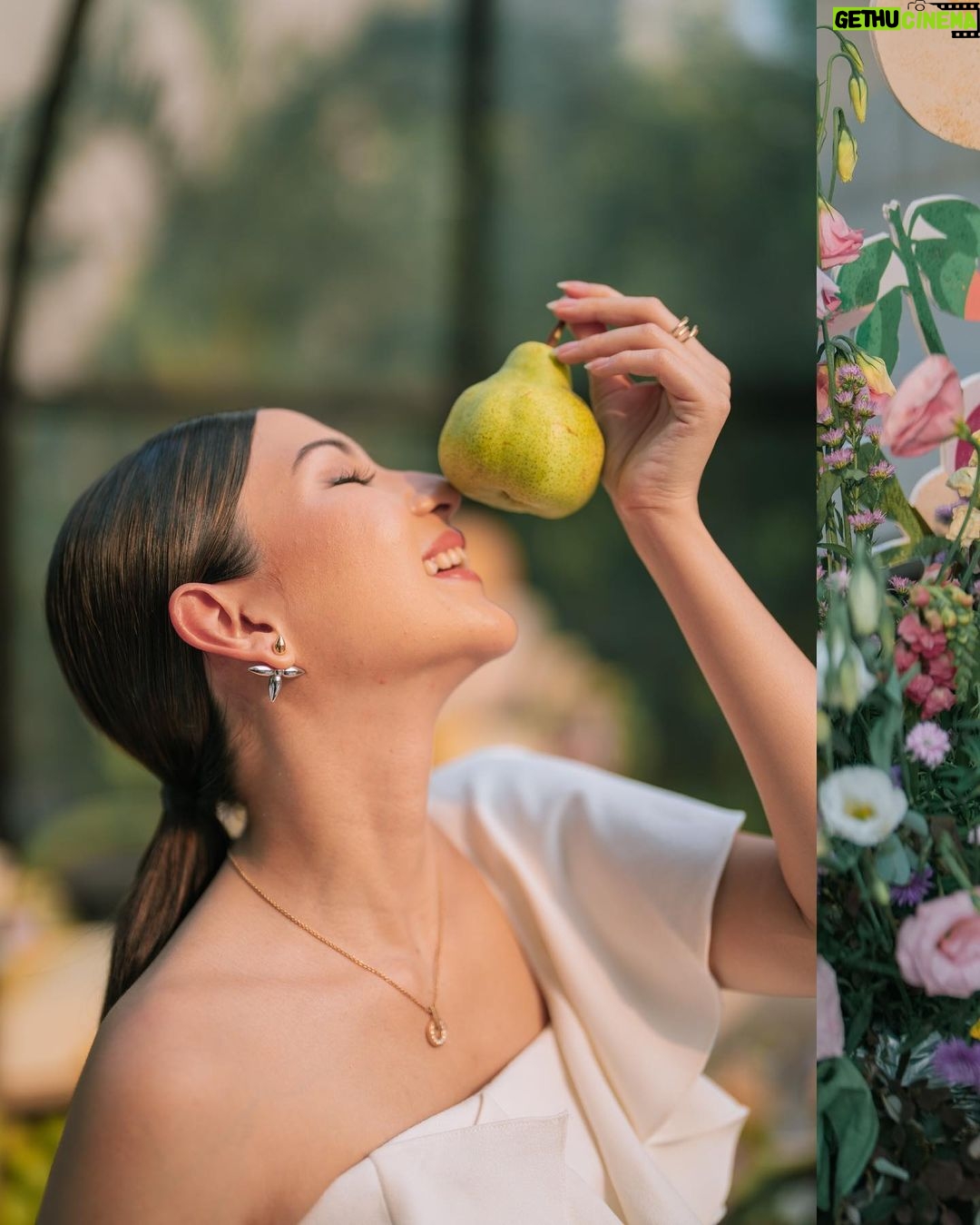 Jessica Mila Instagram - Share the joy of fresh English Pear & Freesia or sweet English Pear & Sweet Pea with someone special. Discover a pear in every bottle. Now available at Jo Malone London stores and Lazada Mall🍐✨ #JoMaloneLondonID #EnglishPear #APearInEveryBottle