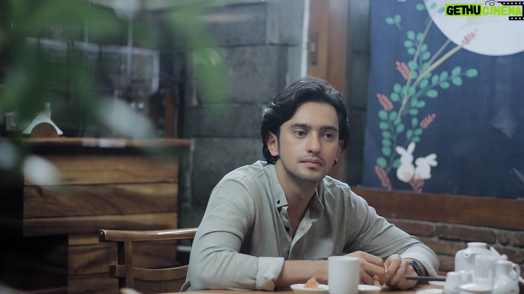 Jessica Mila Instagram - Siapa nih yang udah ga sabar nungguin kisah Pelita dan Dewa, dan kejadian-kejadian membagongkan di hidup mereka? Intip aja dulu bocorannya. Dibintangi Jessica Mila, Omar Daniel, dan Jerome Kurnia, Invalidite, film adaptasi cerita best-selling Wattpad tayang 21 SEPTEMBER di Prime Video! 🫶