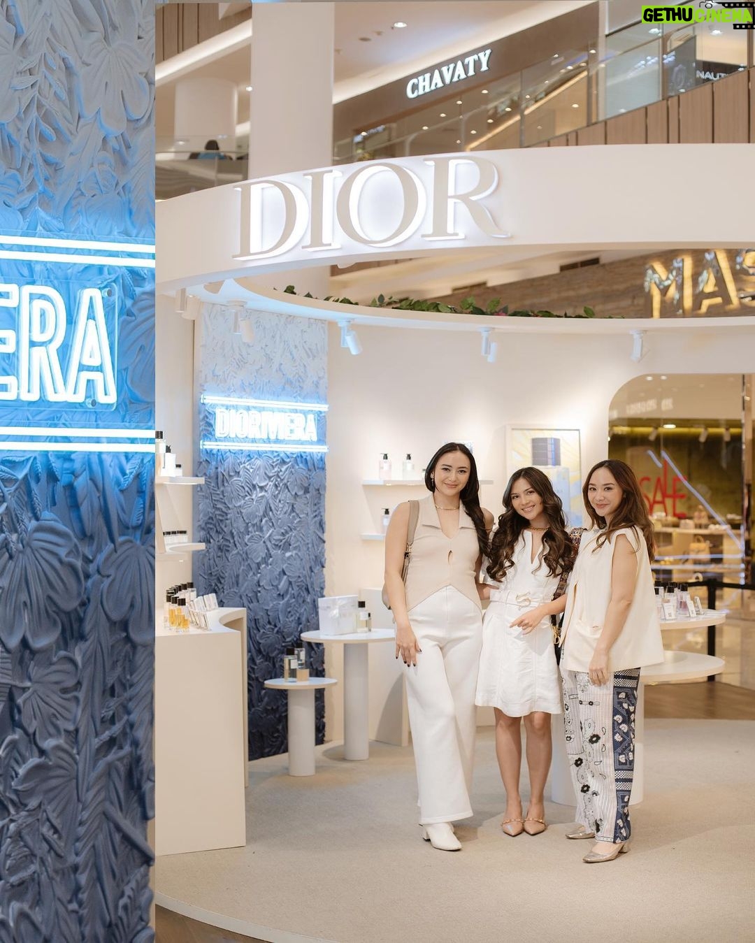 Jessica Mila Instagram - Summer in a bottle. The new fragrances of Dior La Collection Privée are the perfect way to capture the essence of summer 🤍 @diorbeauty #Dioriviera #DiorLaCollectionPrivee